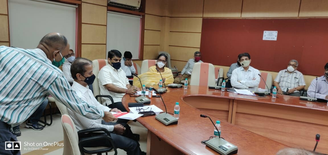 शाळा सुरू करण्याबाबत शिक्षणमंत्री म्हणाल्या...