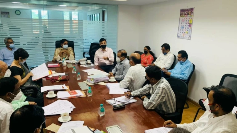 मनमानीपणे फी वसूल करणाऱ्या शाळांची होणार चौकशी, शिक्षणमंत्र्यांचे निर्देश मनमानीपणे फी वसूल करणाऱ्या शाळांची होणार चौकशी, शिक्षणमंत्र्यांचे निर्देश