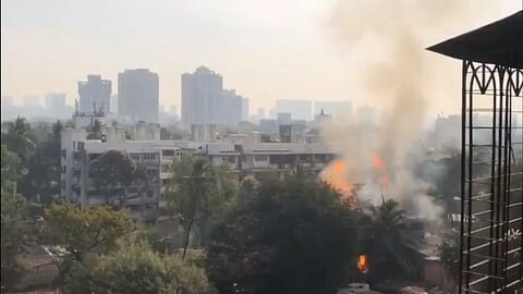 वर्सोवा - LPG सिलेंडर गोदामाला आग, ४ जण जखमी