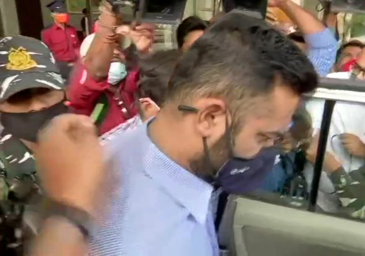 विहंग सरनाईक यांना ईडीने घेतलं ताब्यात