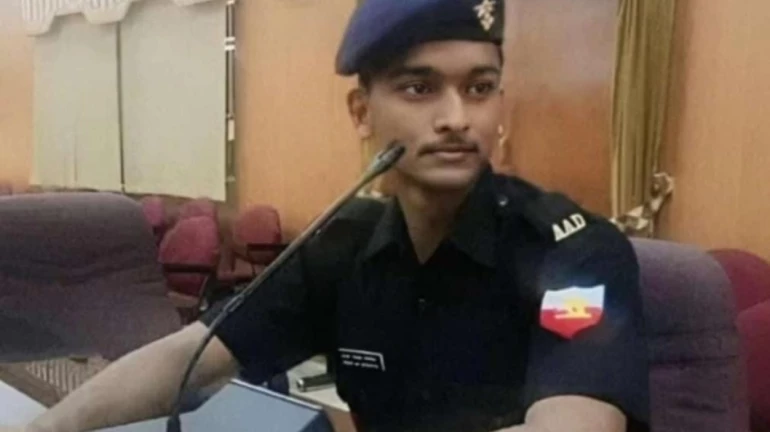 जम्मू काश्मीरमध्ये कर्तव्य बजावताना मुंबईचे विजय कोकरे हुतात्मा जम्मू काश्मीरमध्ये कर्तव्य बजावताना मुंबईचे विजय कोकरे हुतात्मा