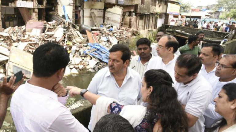 विले पार्ले में झुग्गी-झोपड़ियों में रहने वालों को वैकल्पिक मकान उपलब्ध कराए जाएं-पालक मंत्री मंगल प्रभात लोढ़ा विले पार्ले में झुग्गी-झोपड़ियों में रहने वालों को वैकल्पिक मकान उपलब्ध कराए जाएं-पालक मंत्री मंगल प्रभात लोढ़ा