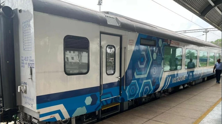 मुंबई सेंट्रल-अहमदाबाद ट्रेनमधून व्हिस्टाडोम डबे हटवले, 'या' एक्स्प्रेसचा समावेश