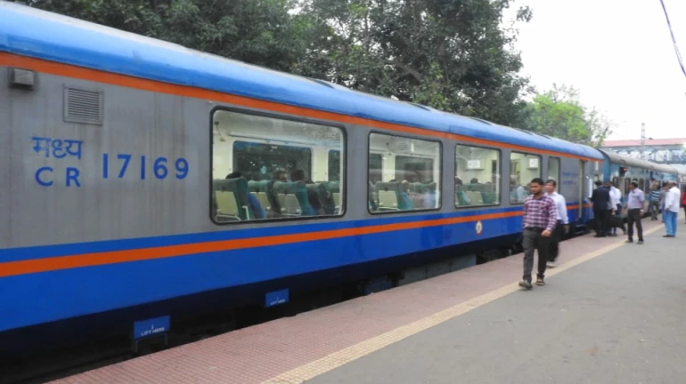 रेल यात्रियों को स्वतंत्रता दिवस का उपहार, आज से पुणे-मुंबई डेक्कन क्वीन में लगेगी एक विस्टाडोम कोच