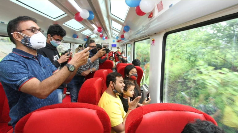 मुंबई-पुणे प्रगती एक्स्प्रेस आजपासून धावणार, व्हिस्टाडोम कोचचा घ्या अनुभव मुंबई-पुणे प्रगती एक्स्प्रेस आजपासून धावणार, व्हिस्टाडोम कोचचा घ्या अनुभव