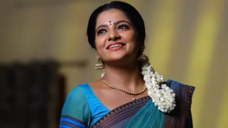 29-year-old TV actor VJ Chitra dies by suicide at a hotel in Chennai 29-year-old TV actor VJ Chitra dies by suicide at a hotel in Chennai