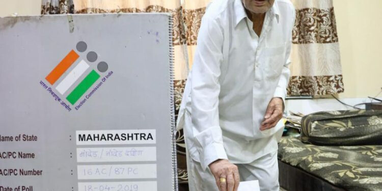 पहले दिन वरिष्ठ नागरिकों और दिव्यांगों ने वोटिंग को लेकर उत्साह