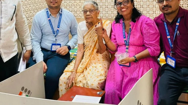 Over 700 Senior Citizens, Differently-abled Cast Vote From Home in Mumbai Over 700 Senior Citizens, Differently-abled Cast Vote From Home in Mumbai