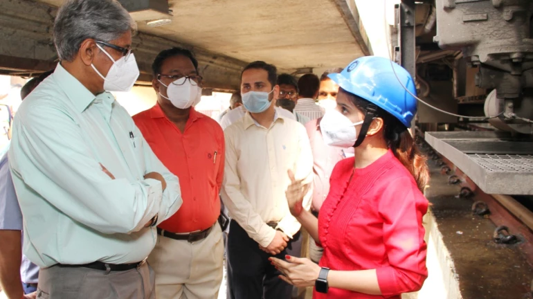 General Manager, Central Railway Inspects IT Initiatives Undertaken By Mumbai Division