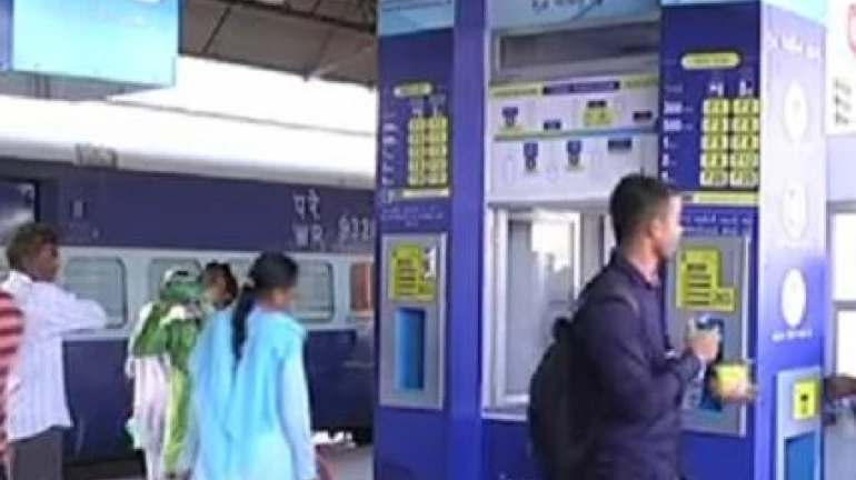 मुंबई-  25 स्टेशनों पर 53 वाटर वेंडिंग मशीनें लगाए जाएंगे