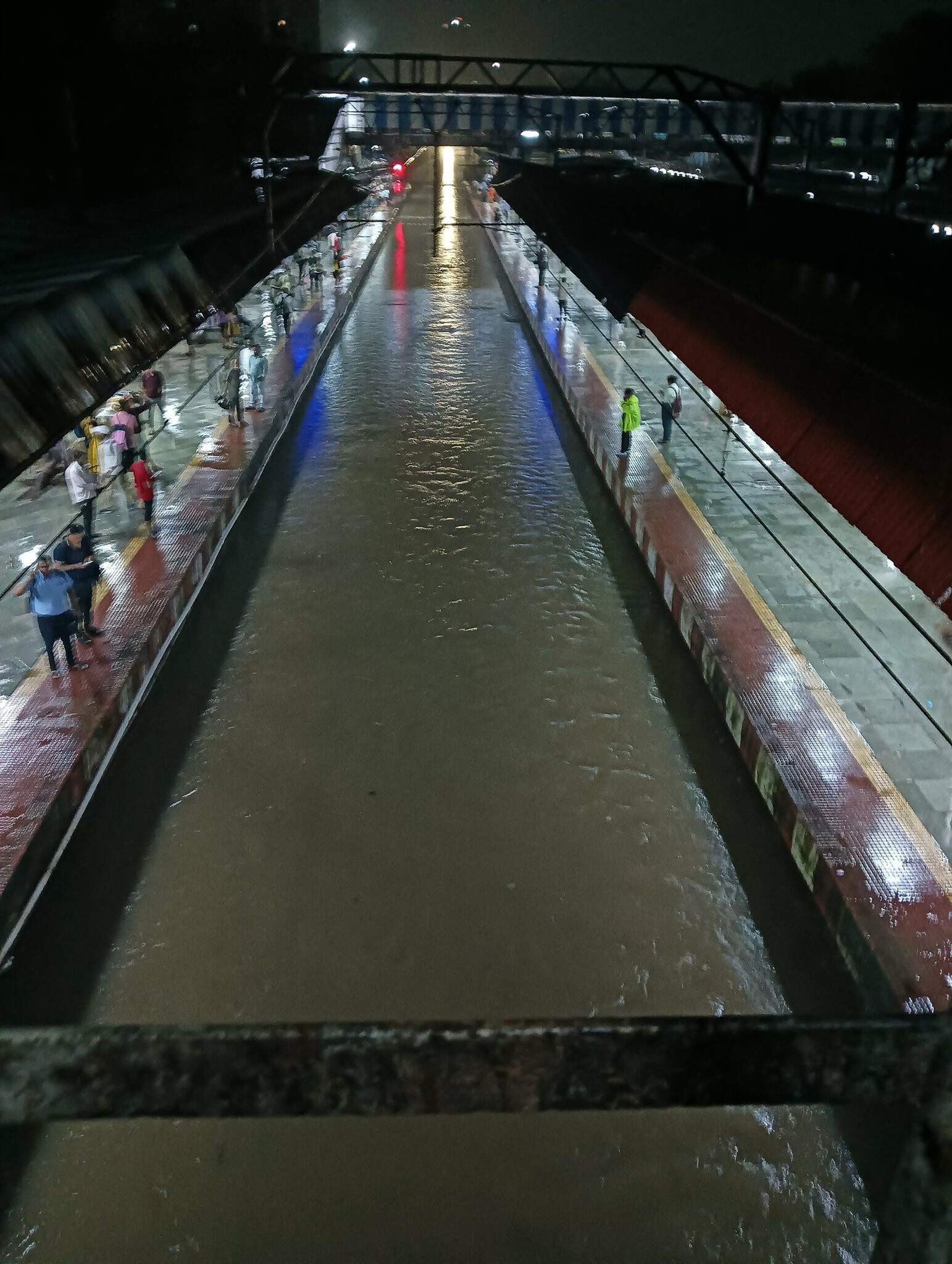 Mumbai Rains Update: "These" Local Train, Bus Services Affected Due To Waterlogging