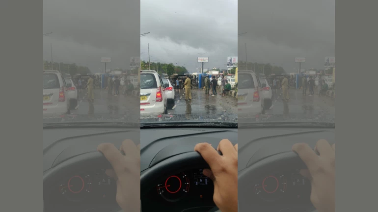 वेर्स्टन एक्स्प्रेस हाय-वेवर ट्रक उलटला, वाहनांच्या लांबच लांब रांगा वेर्स्टन एक्स्प्रेस हाय-वेवर ट्रक उलटला, वाहनांच्या लांबच लांब रांगा