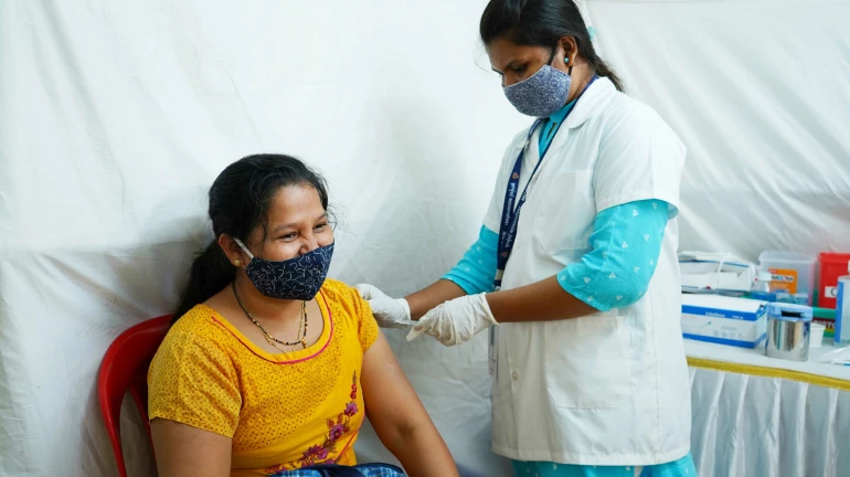 All women team operated vaccination centre in Mahim inoculates over 1,000 people All women team operated vaccination centre in Mahim inoculates over 1,000 people