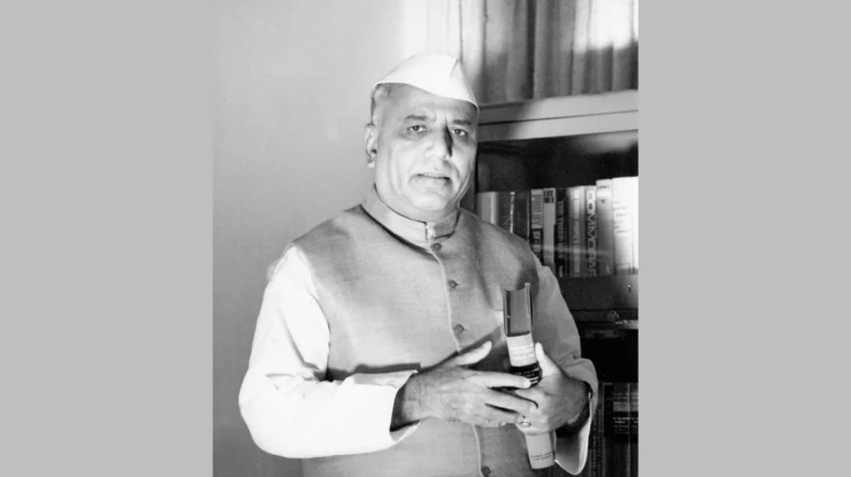 NCP demands to award 'Bharat Ratna' to Maharashtra's First CM Late Yashwantrao Chavan NCP demands to award 'Bharat Ratna' to Maharashtra's First CM Late Yashwantrao Chavan