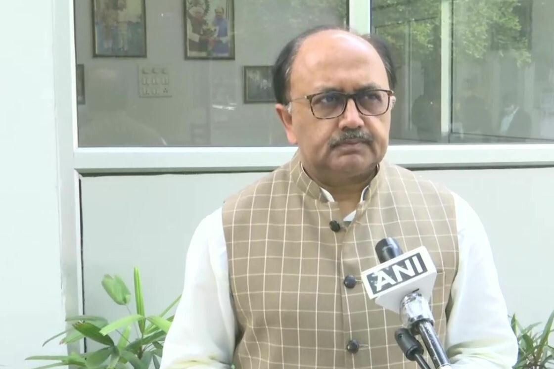 योगी के आने से उद्धव ठाकरे की नींद में खलल, कैबिनेट मंत्रियों ने किया पलटवार