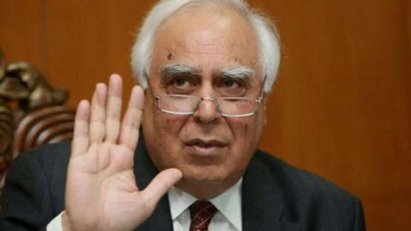 Lawyer Kapil Sibbal to represent hawkers in Bombay High Court