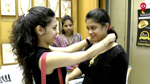 सोने खरेदी तेजीत, गृह खरेदी मंदीत!