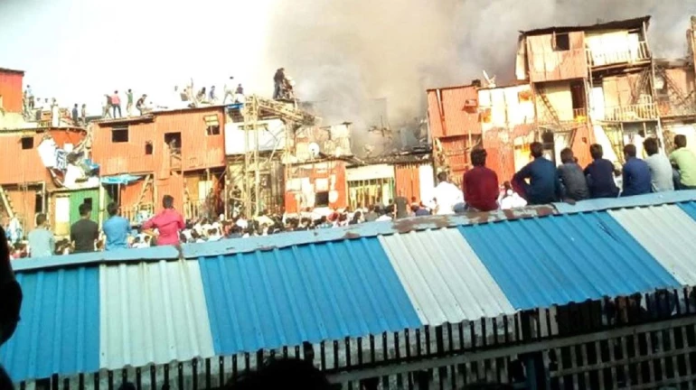  बांद्रा के गरीब नगर में आग लगी नहीं ,लगाई गई थी।