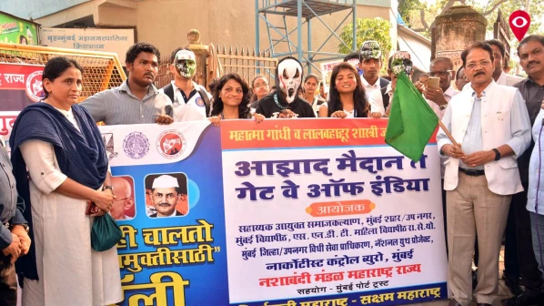 'महाराष्ट्र में भी हो शराबबंदी' डब्बेवालों ने की मांग