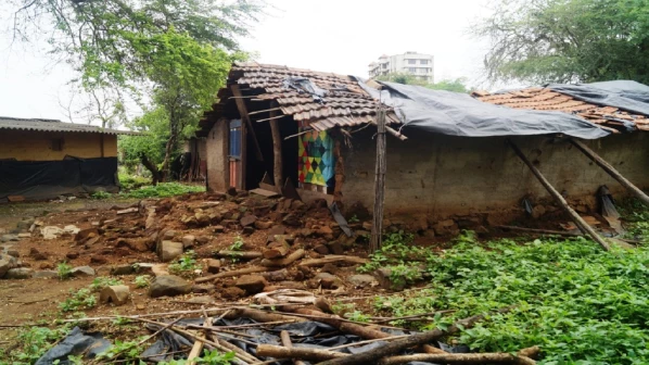 आरेतील आदिवासींना आरेमध्येच मिळणार पक्की घरं