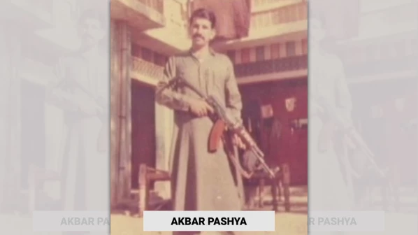 सुकापाशाच्या बापालाही खंडणीच्या गुन्ह्यात अटक