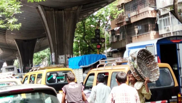 Masjid Bunder's insane traffic