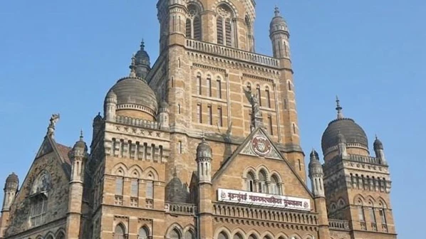 महापालिकेने विकासकापुढे हात टेकले, भांडुपच्या सुपरस्पेशालिटी रुग्णालयाची जागा विकासकाला परत