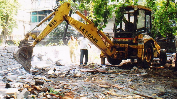 एलिफिंस्टन हादसे के बाद हॉकर्स और फेरीवालों पर कहर बन कर बरस रही बीएमसी