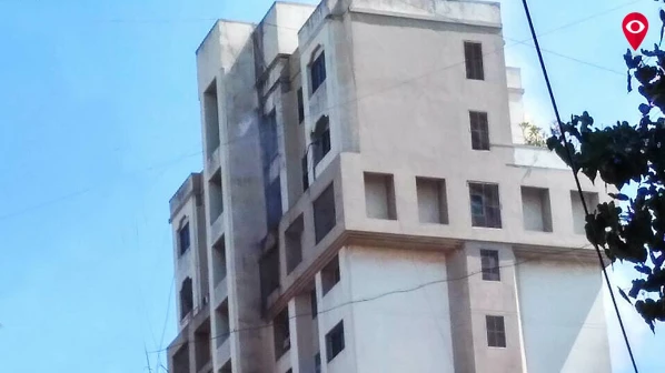 वांद्र्यातील निवासी इमारतीला भीषण आग