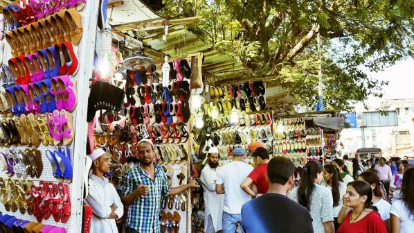 वांद्र्याचा बाझार रोड होणार ३० फुटांचा!