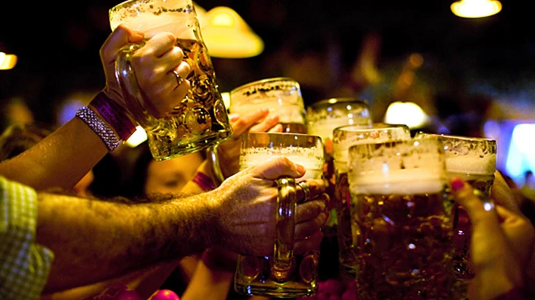 मद्यपान करण्यात तेलंगना अव्वल, महाराष्ट्र आहे 'या' क्रमांकावर
