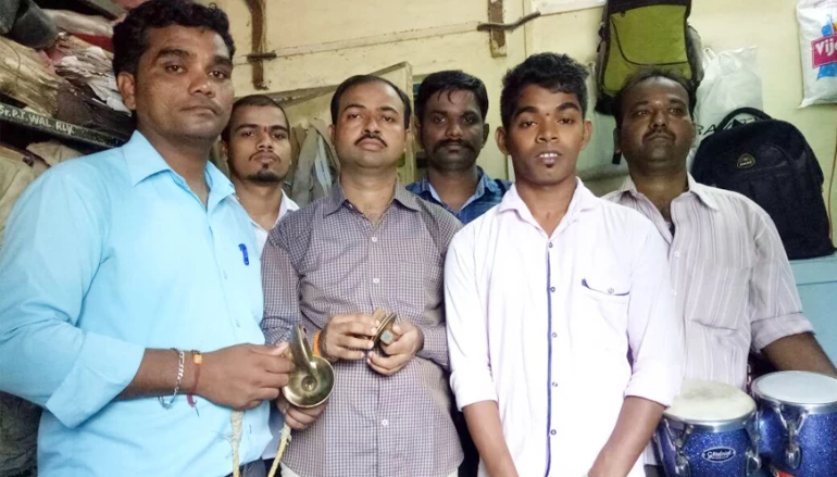 Wadala GRP detained Bhajan singers  