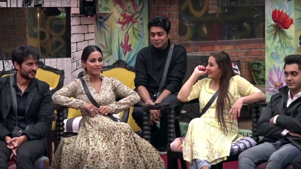 हिना जेव्हा बिग बॉसच्या घरात लतादीदींची 'अॅक्टिंग' करते...