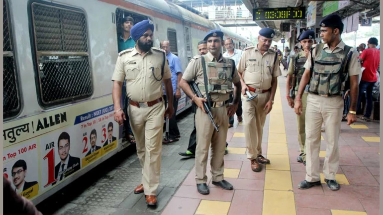 Maharashtra: CR RPF Saves 24 Lives in Mumbai division in Last 9 Months Maharashtra: CR RPF Saves 24 Lives in Mumbai division in Last 9 Months