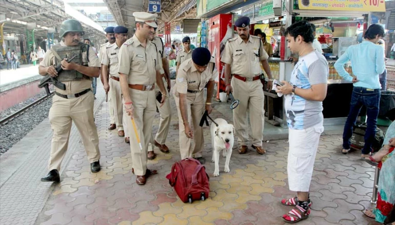 बोरिवलीत पोलिसांकडून तपासणी