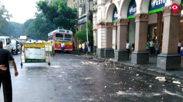 ब्रिटीशकालीन आर्मी अॅण्ड नेव्ही इमारतीवर वीज कोसळली