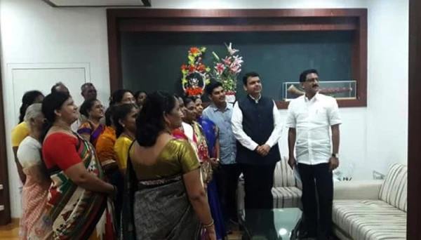 पुलिसकर्मीयों की पत्नी ने मुख्यमंत्री से की मुलाकात I