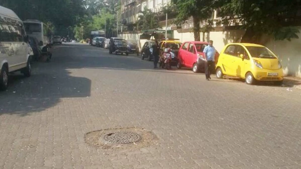 'इथे' तर गाड्यांची पार्किंग, अभ्यास करायचा कुठे?