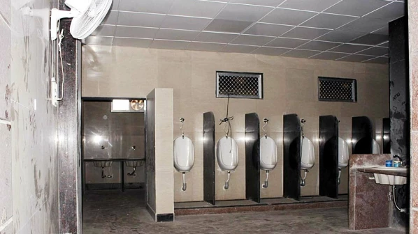 कुर्ला, कल्याण, डोंबिवली रेल्वे स्थानकांत महिन्याभरात नवीन शौचालय