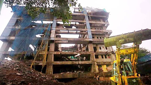 चांदीवली में बिल्डिंग गिरी, 2 मरे 3 घायल