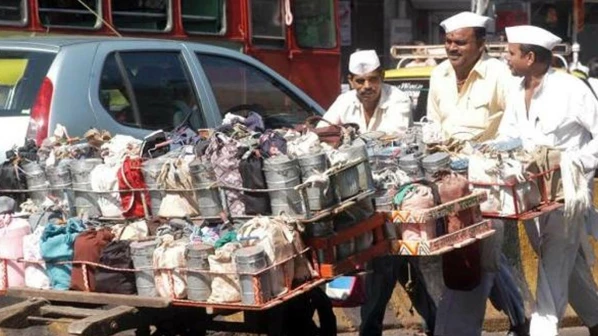 मुंबईचे डबेवाले म्हणतात 'मेट्रोमध्ये लगेजसाठी जागा द्या' 