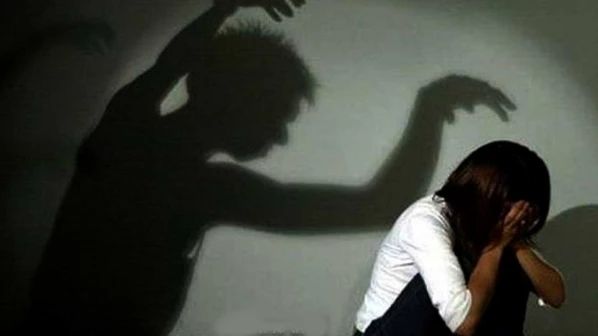 गर्लफ्रेंडचे अश्लील फोटो सोशल मीडियावर टाकणं तरुणाला भोवलं