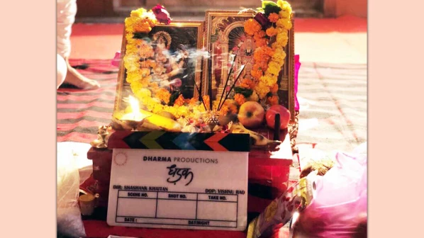 शुटिंगच्या पहिल्या दिवशीच जान्हवीवर संतापले 'धडक'चे दिग्दर्शक