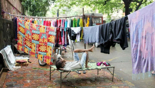 फुटपाथ की धोबीघाट