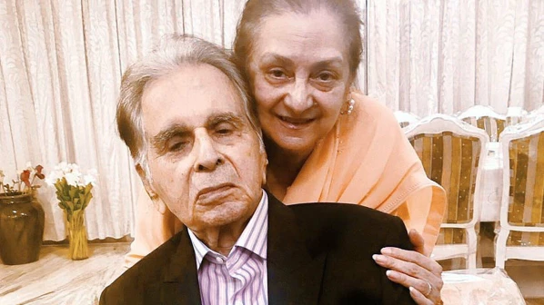 प्रेमाची ५१ वर्षे... 