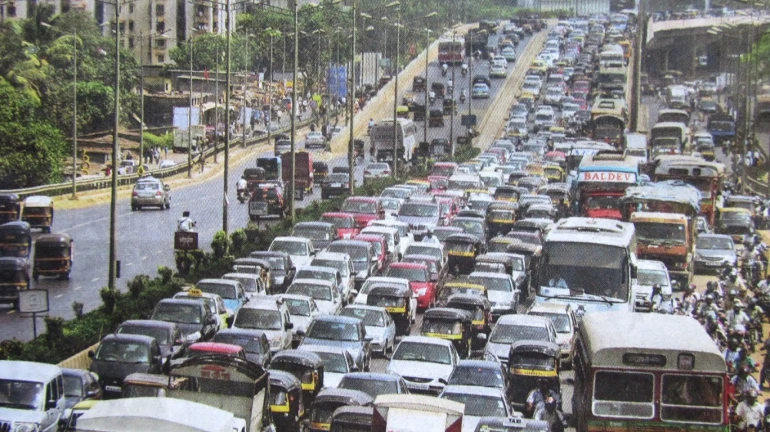 Motorists take 8 mins to cross Goregaon stretch which is less than a km