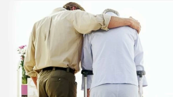 बुजुर्ग माता-पिता की सेवा करना होगा अनिवार्य, सरकार ला रही है कानून 