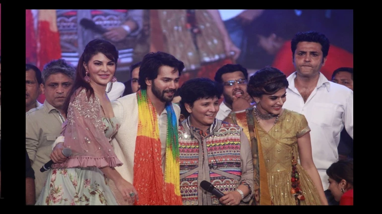 Varun, Taapsee and Jacqueline join Dandiya queen Falguni Pathak at Ruparel realty Navratri Utsav