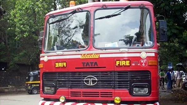 अडकलेल्या पक्ष्यांची सुटका करण्यासाठी दोन लाखांची काठी!