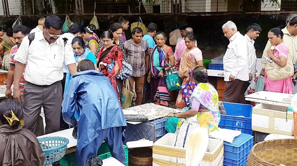 ओखी तूफान के कारण बढ़ सकते है मच्छियों के दाम! 